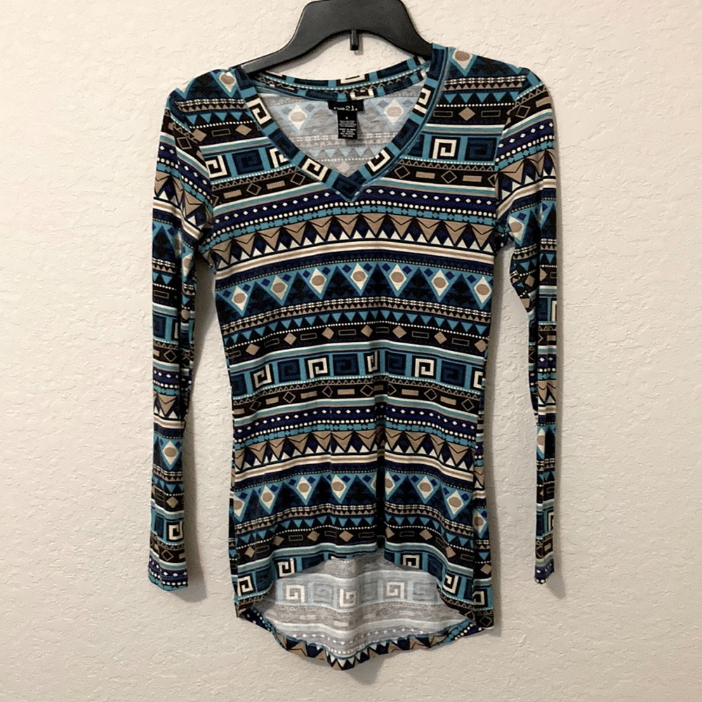 Rue 21 A line long sleeve cotton T size S